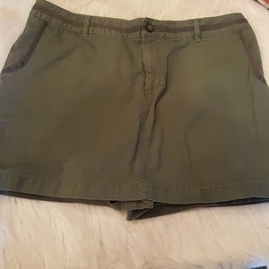 DOCKER SIZE 16 OLIVE SKORT TRIMMED IN BROWN‎